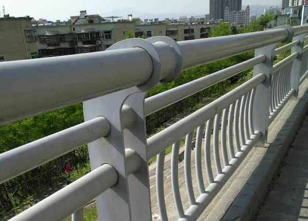 橋梁欄桿